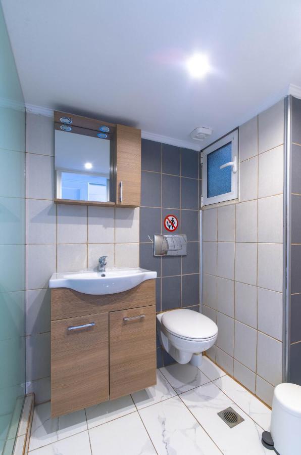 New Renovated 1B Apartment Close To Historic Center Atenas Exterior foto